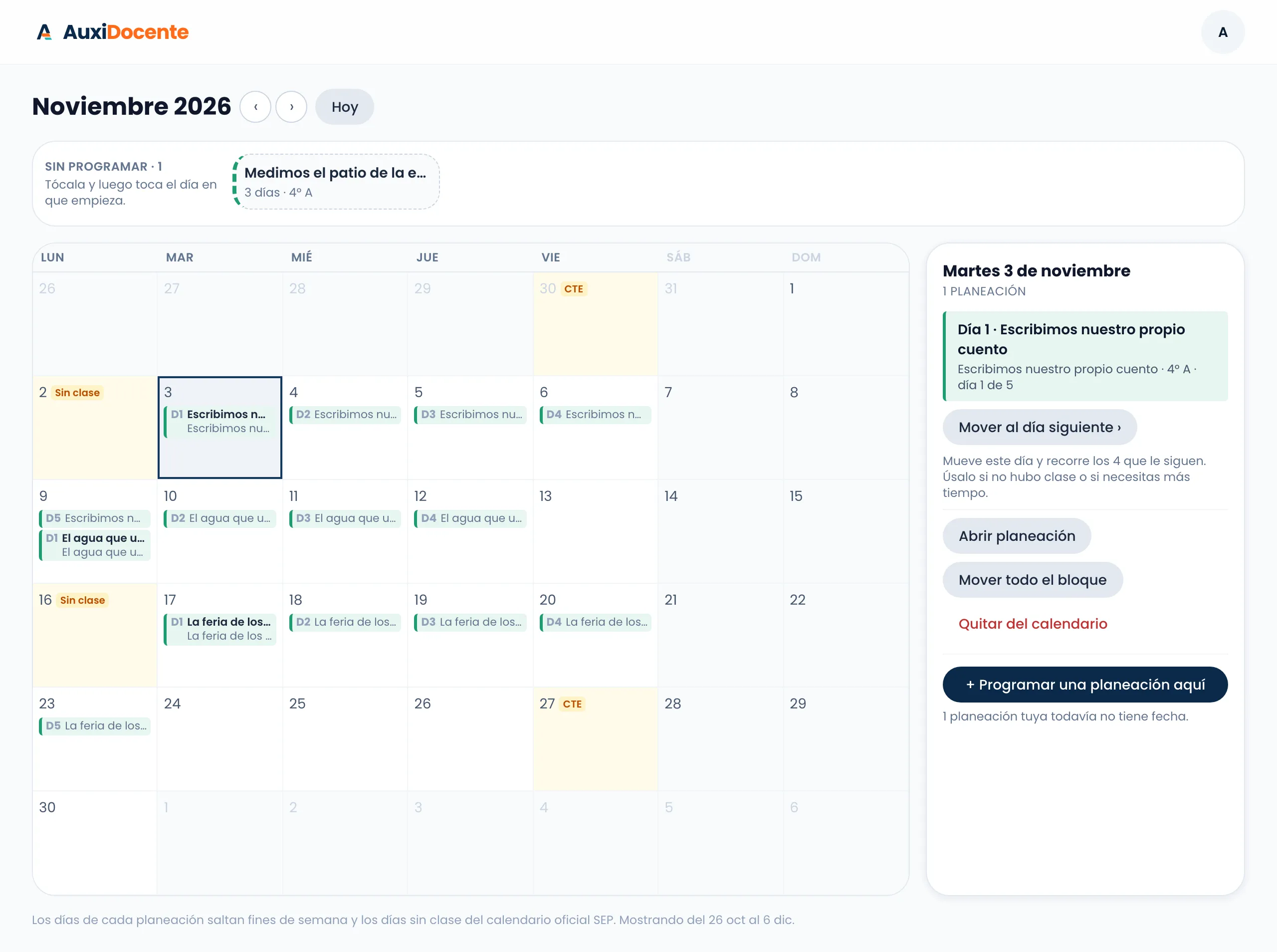 Calendario de Auxi: los días de cada planeación repartidos sobre la rejilla del mes, saltando los días marcados "Sin clase" y los de junta de CTE, con el panel del día abierto en el primero del bloque.